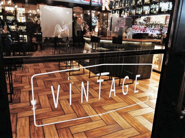 vintage cigar lounge event touronimo
