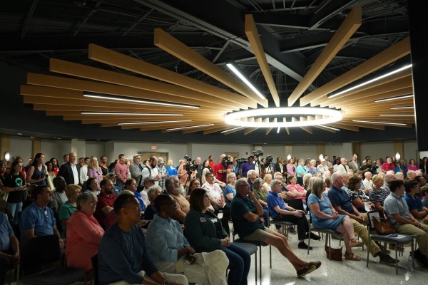 Moon center audience